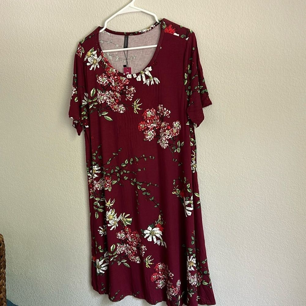 DUSDIMOn NWT dress size 2xl burgundy flowers print